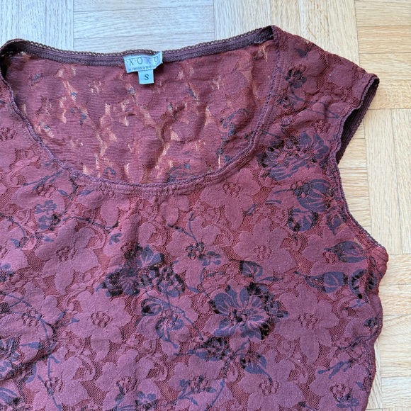 XOXO | vintage women's small sheer Burgundy Floral Lace top - Picture 3 of 4